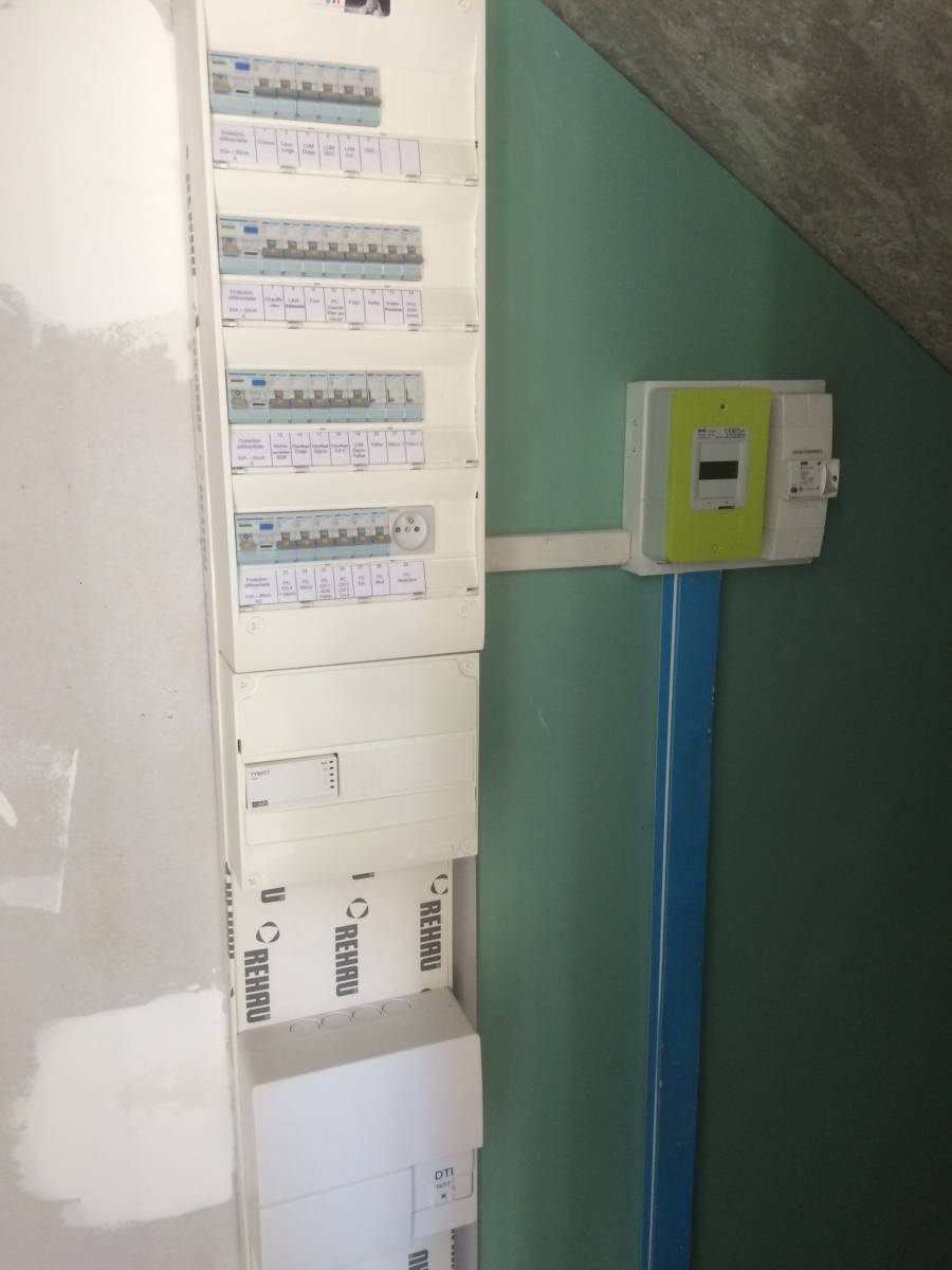 Tableau électrique installé par Activ'Environnement dans le 13