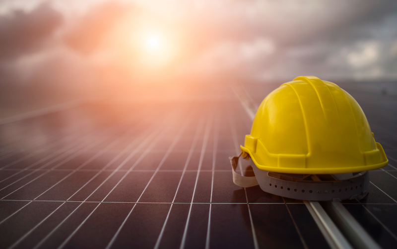 panneaux photovoltaïques sur toit plat